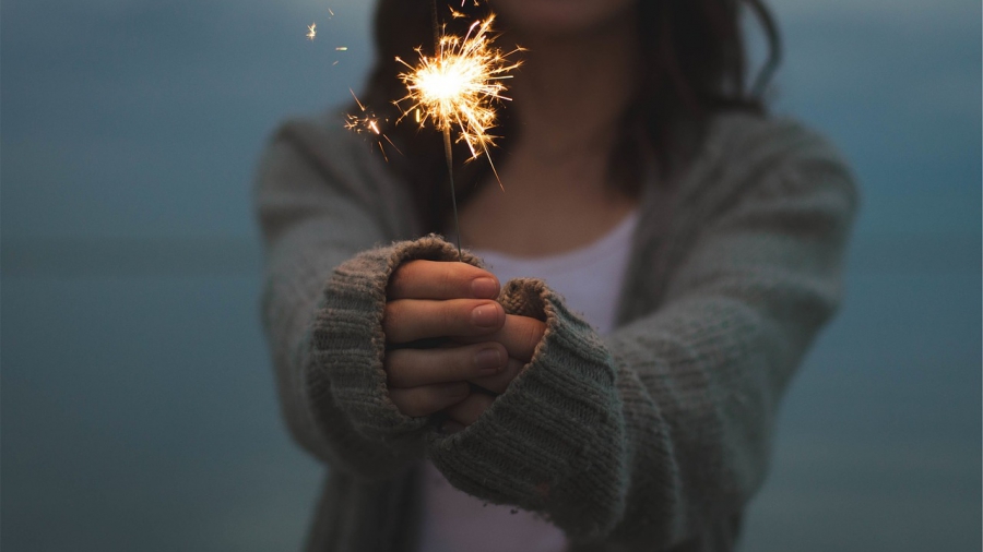 sparkler-677774_1280